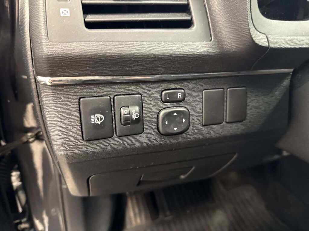 Toyota Avensis 2009 Harmaa