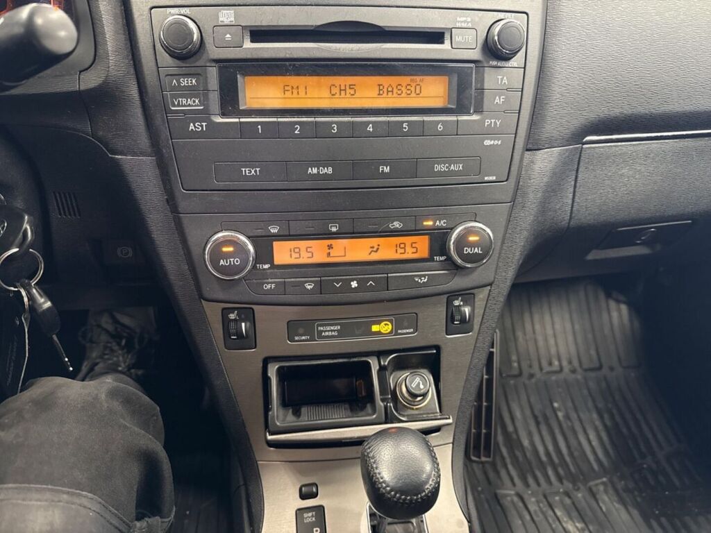 Toyota Avensis 2009 Harmaa