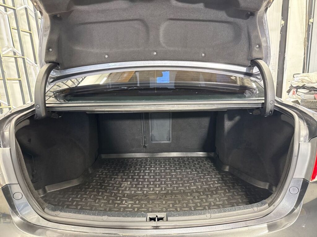 Toyota Avensis 2009 Harmaa