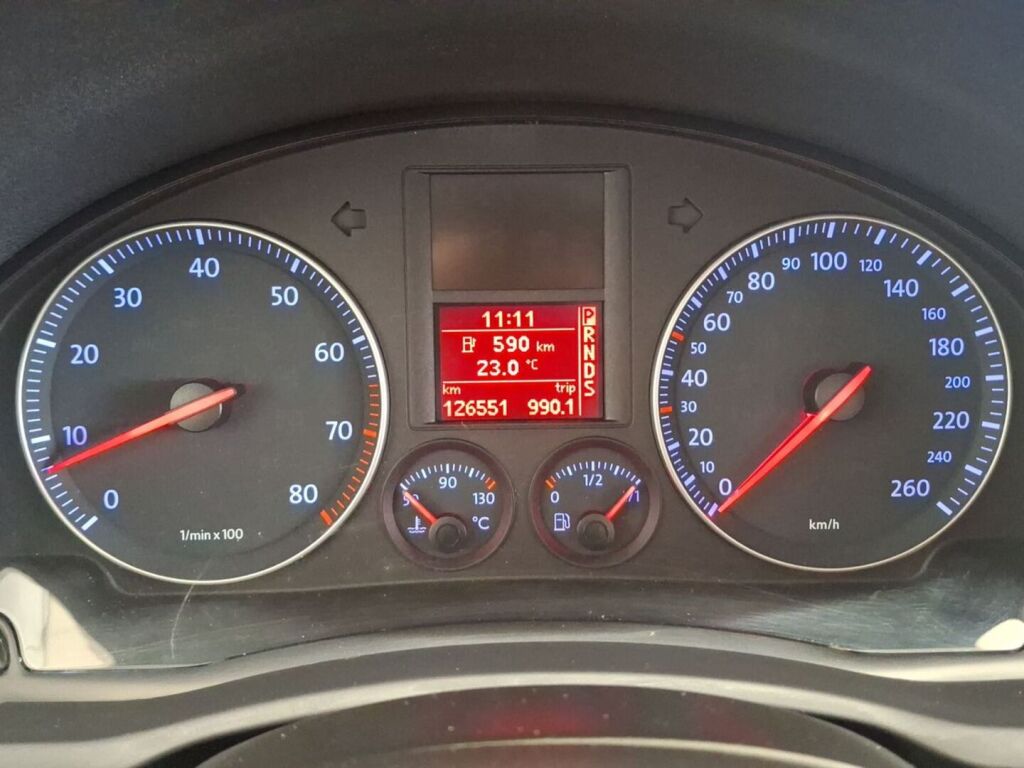 Volkswagen Golf 2006 Musta