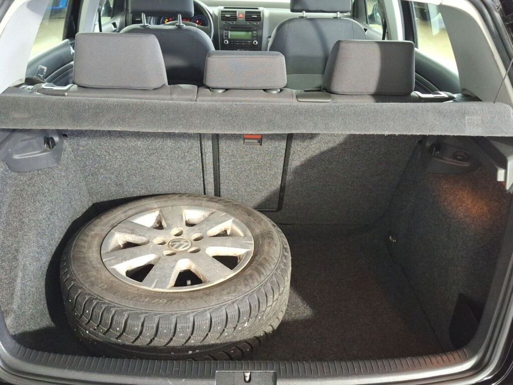 Volkswagen Golf 2006 Musta