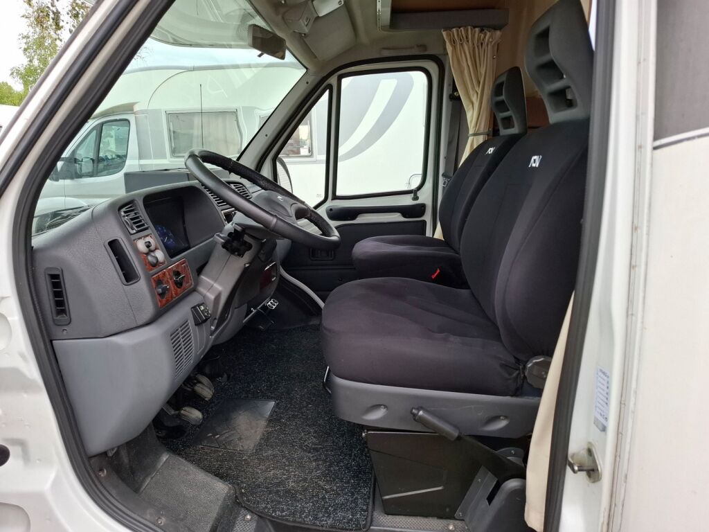 Dethleffs Globetrotter Premium Class A 230 2001 Valkoinen