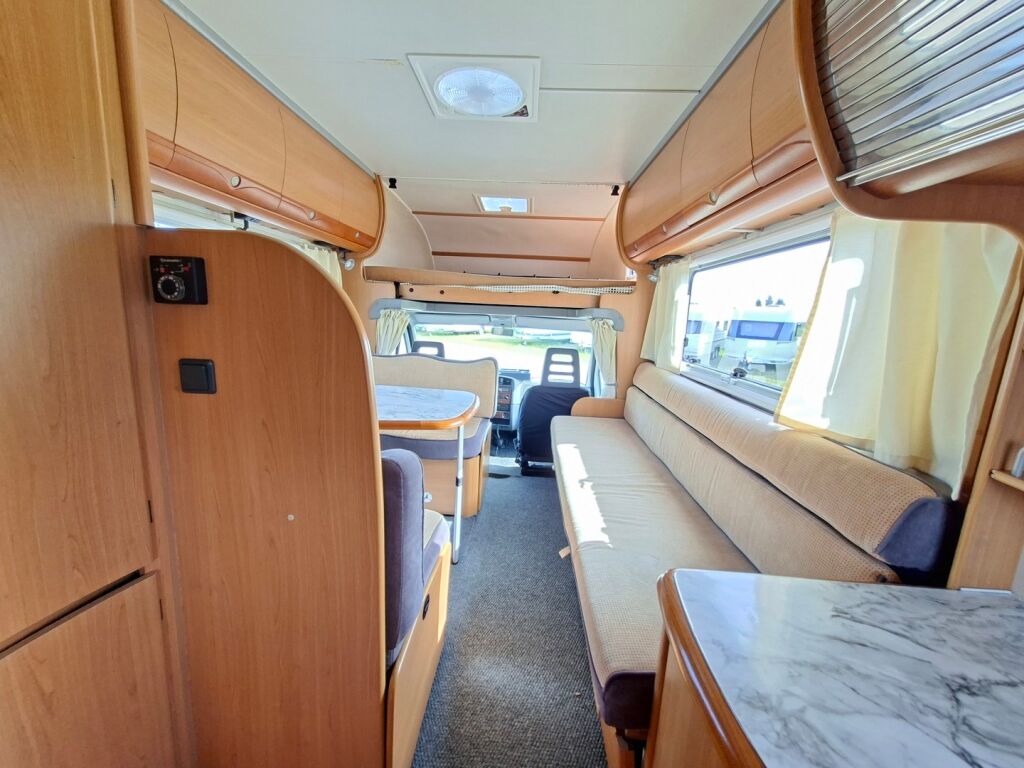 Dethleffs Globetrotter Premium Class A 230 2001 Valkoinen