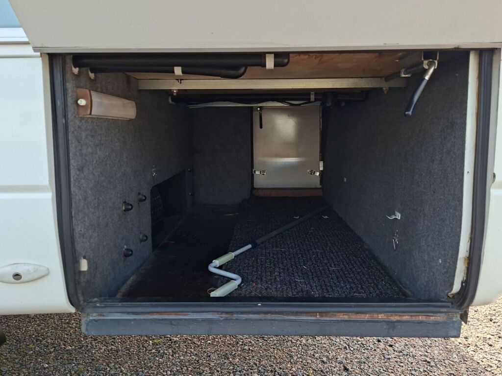 Dethleffs Globetrotter Premium Class A 230 2001 Valkoinen