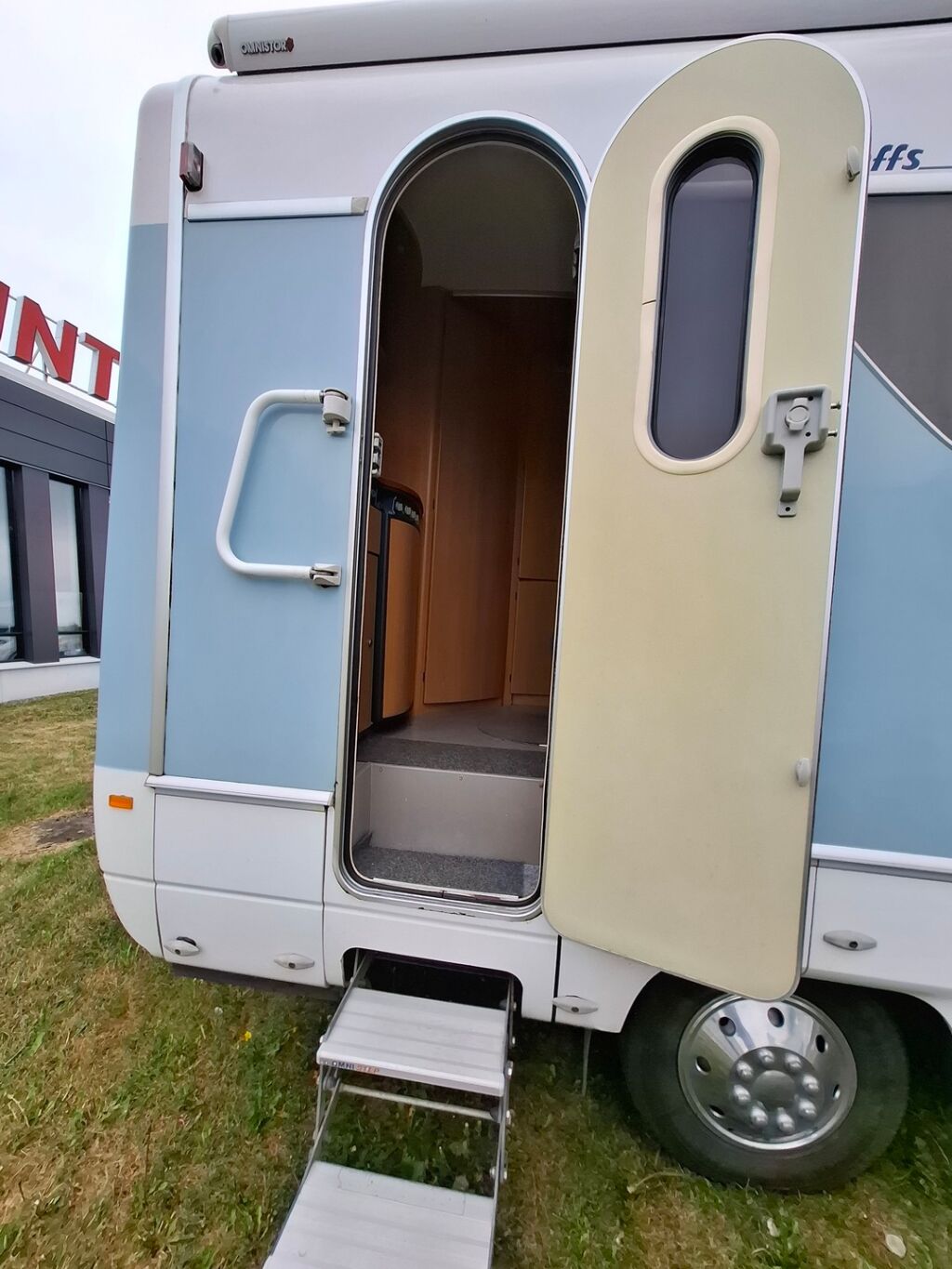 Dethleffs Globetrotter Premium Class A 230 2001 Valkoinen
