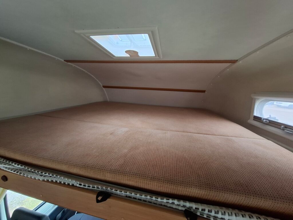 Dethleffs Globetrotter Premium Class A 230 2001 Valkoinen