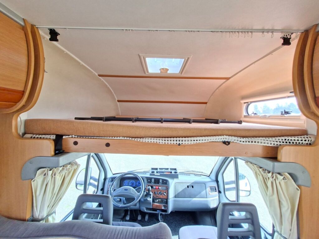 Dethleffs Globetrotter Premium Class A 230 2001 Valkoinen