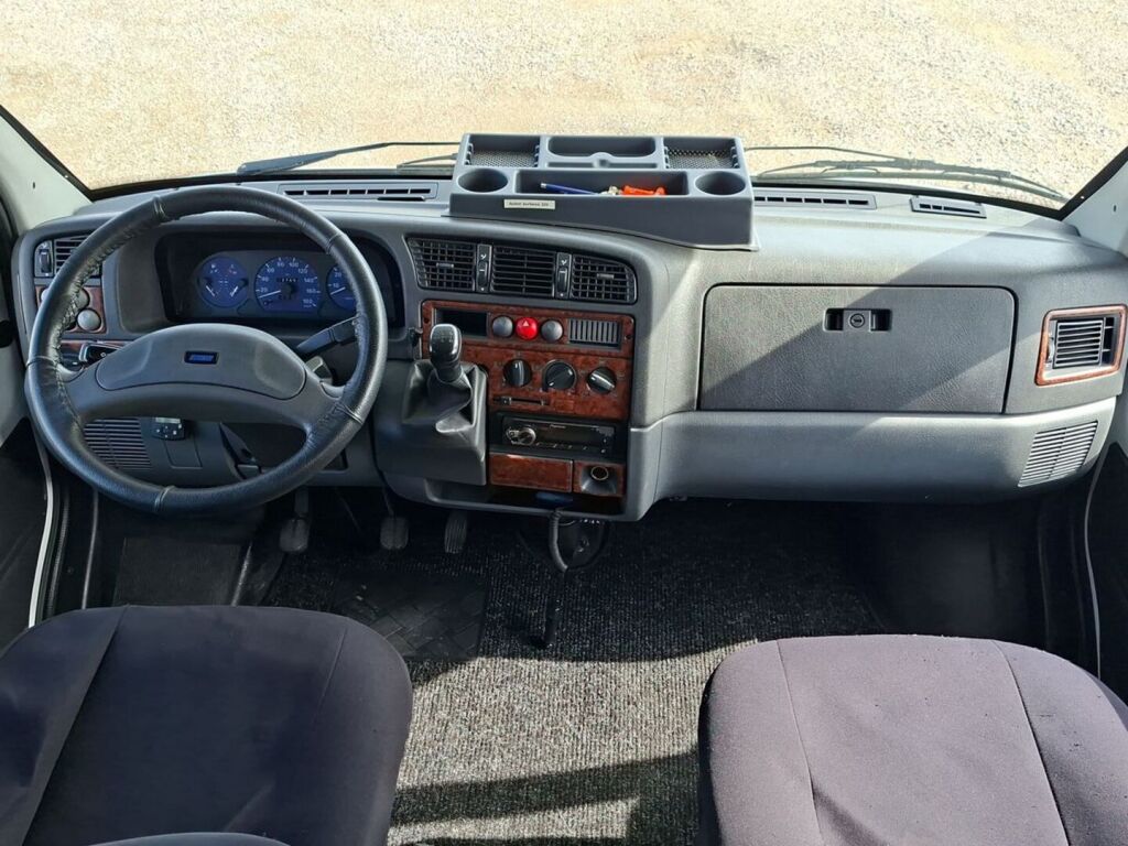 Dethleffs Globetrotter Premium Class A 230 2001 Valkoinen