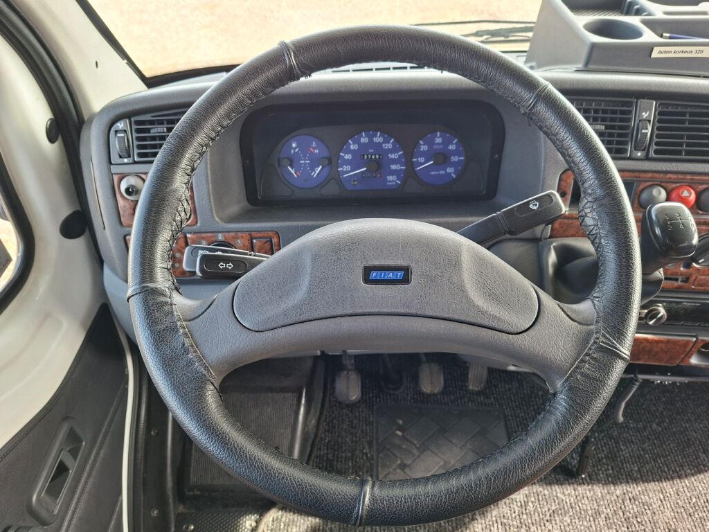 Dethleffs Globetrotter Premium Class A 230 2001 Valkoinen