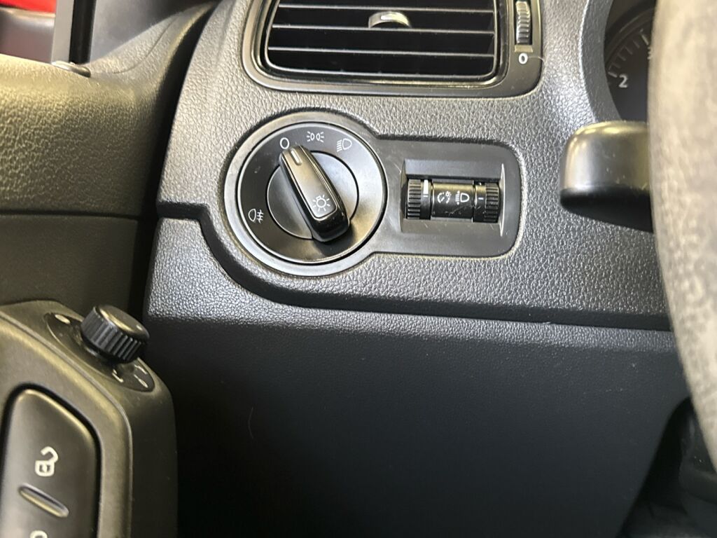 Volkswagen Polo 2009 Punainen