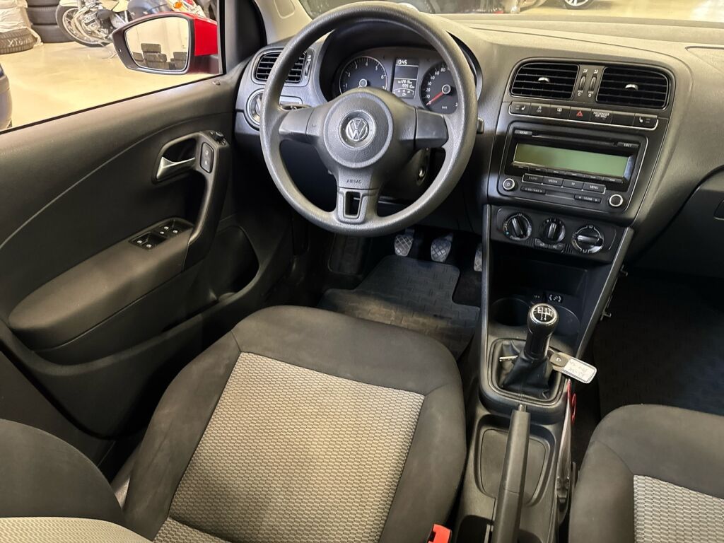 Volkswagen Polo 2009 Punainen