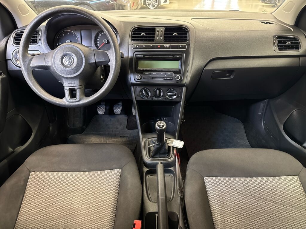 Volkswagen Polo 2009 Punainen