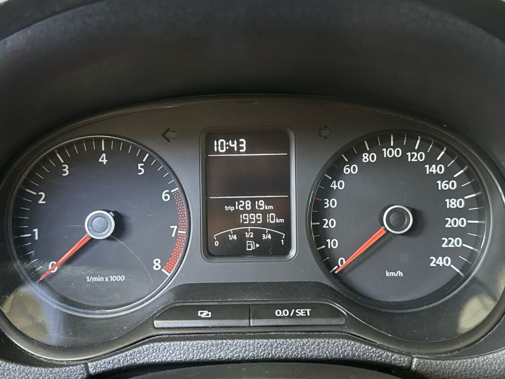 Volkswagen Polo 2009 Punainen