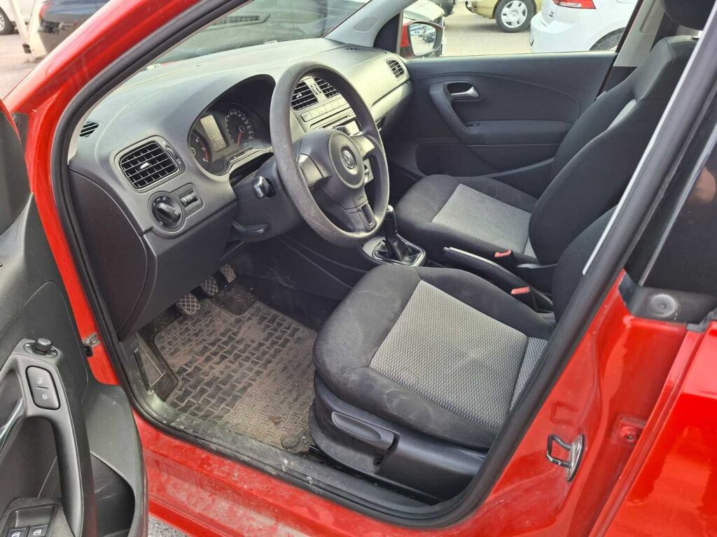Volkswagen Polo 2009 Punainen