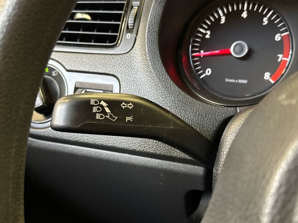 Volkswagen Polo 2009 Punainen