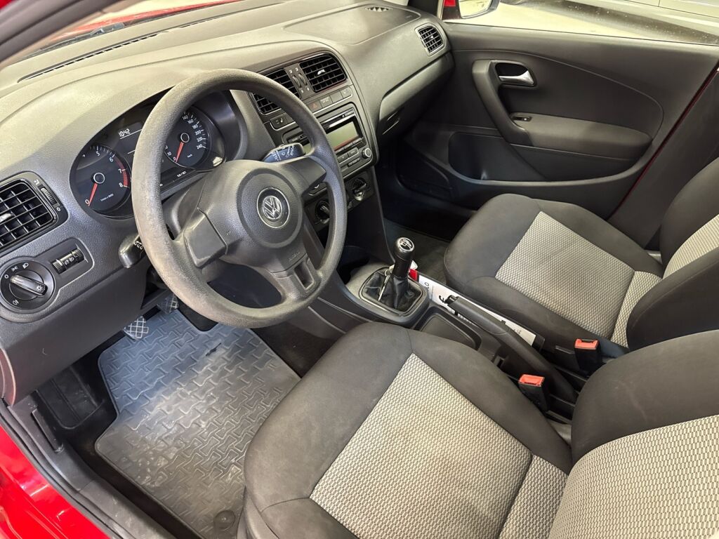 Volkswagen Polo 2009 Punainen