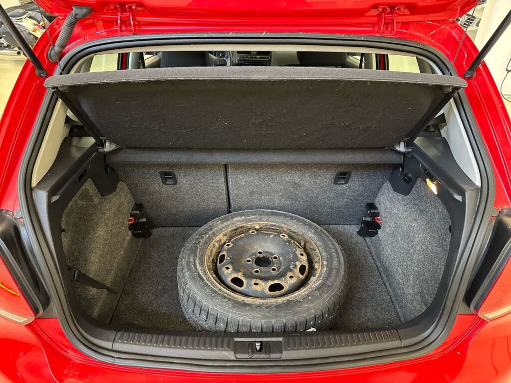 Volkswagen Polo 2009 Punainen