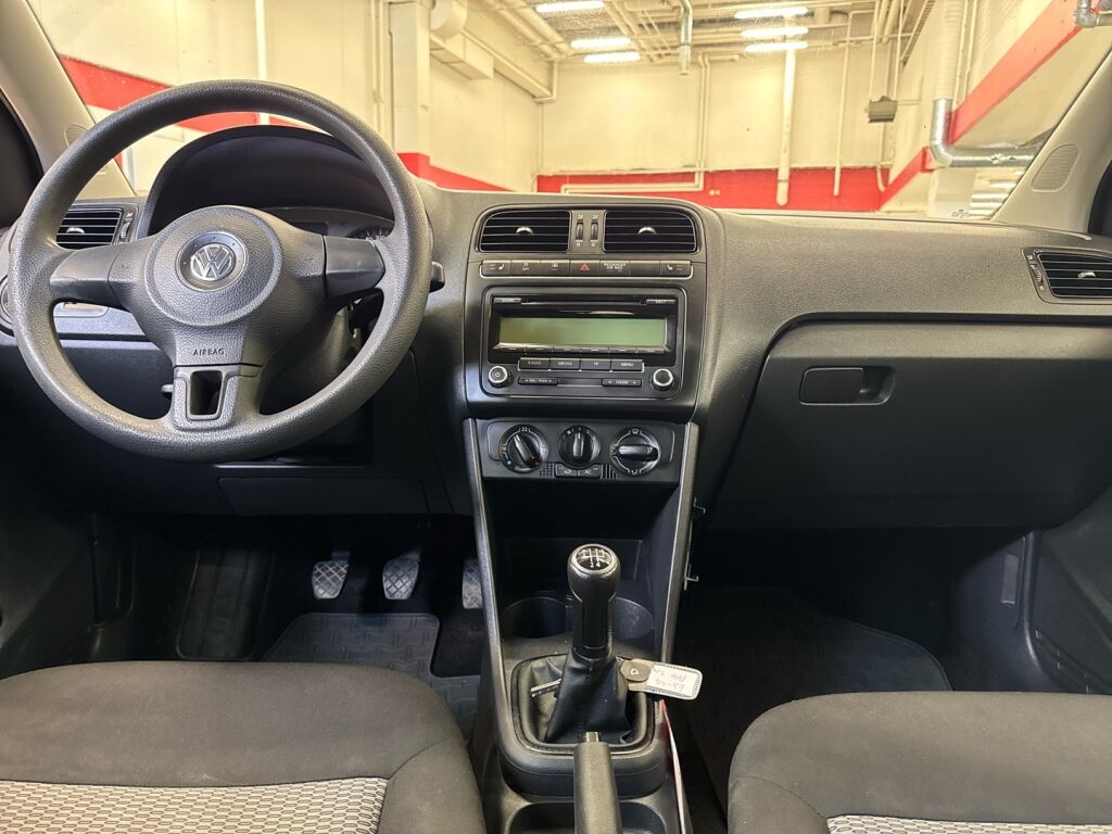 Volkswagen Polo 2009 Punainen