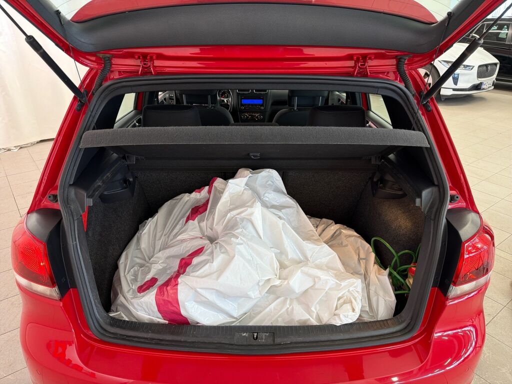 Volkswagen Golf 2010 Punainen
