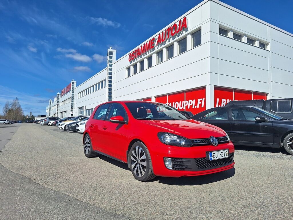 Volkswagen Golf 2010 Punainen