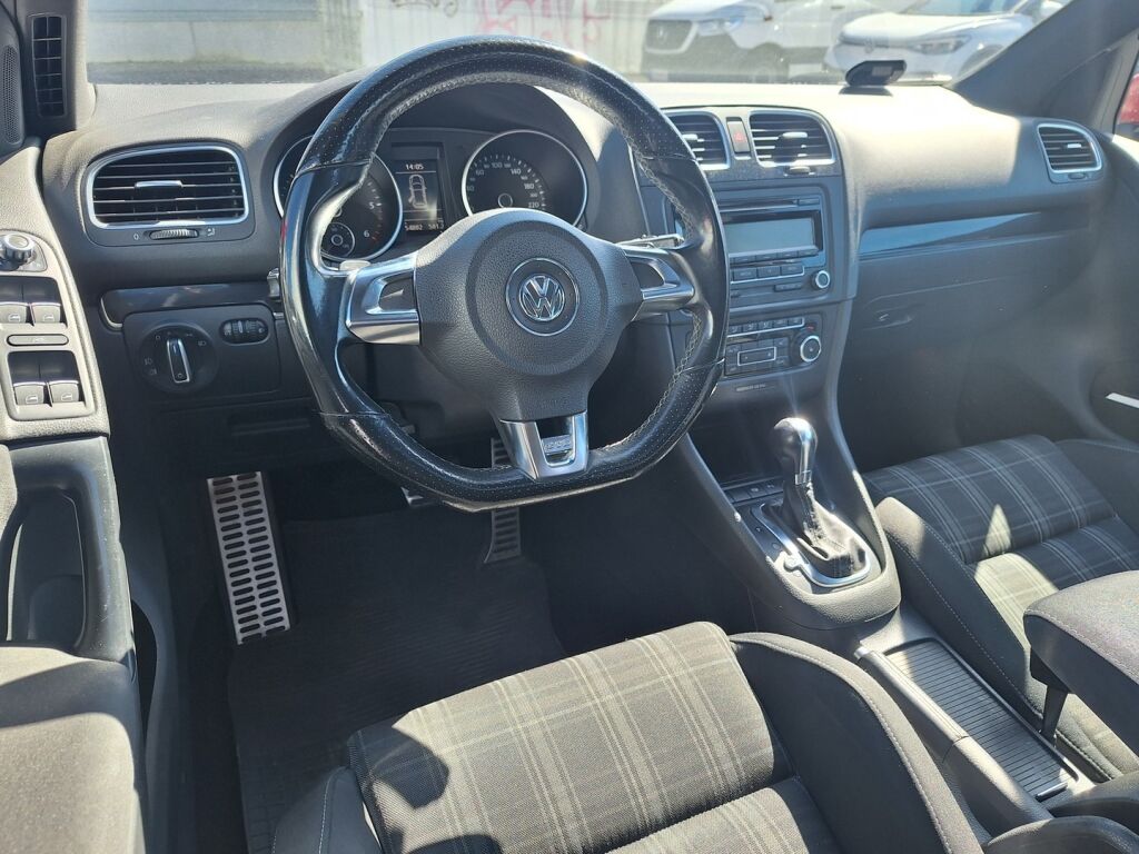 Volkswagen Golf 2010 Punainen