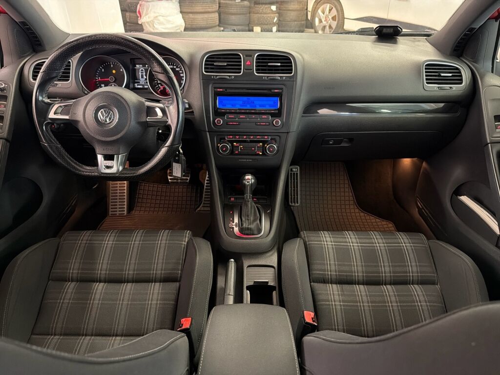 Volkswagen Golf 2010 Punainen