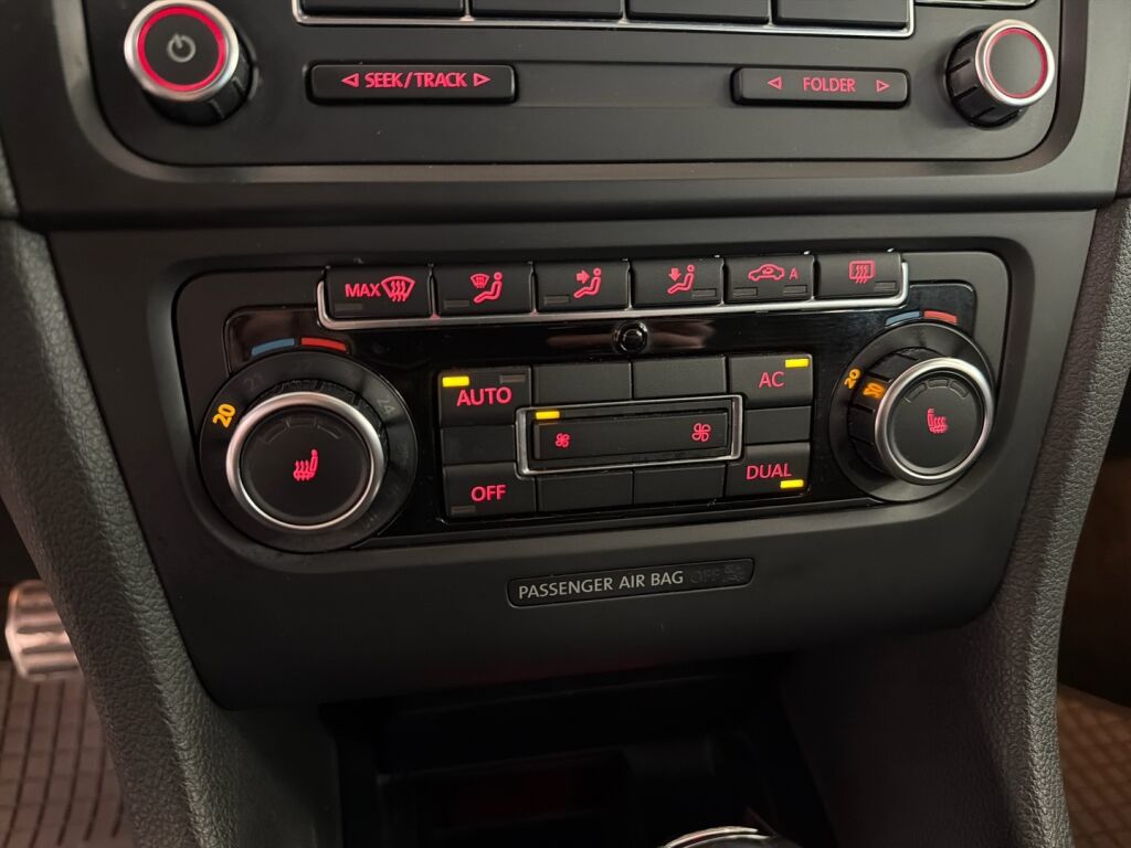 Volkswagen Golf 2010 Punainen