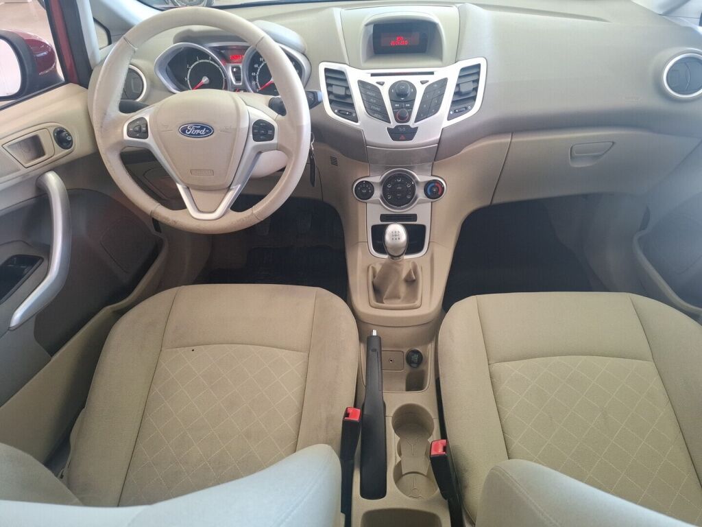 Ford Fiesta 2009 Punainen