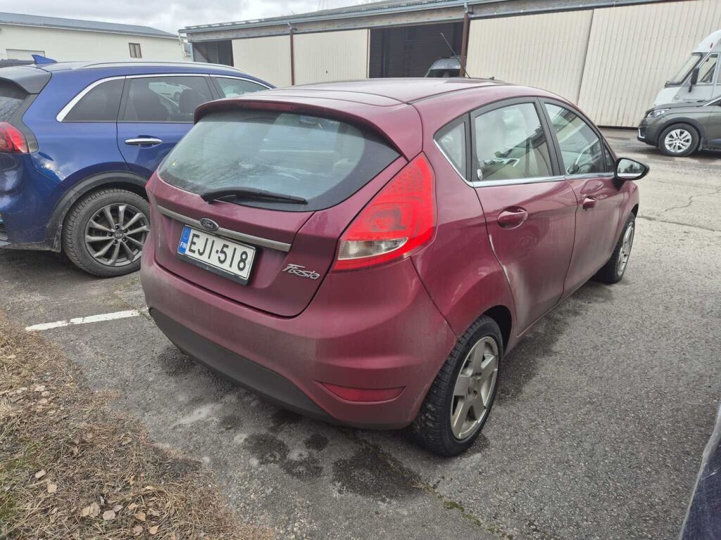 Ford Fiesta 2009 Punainen