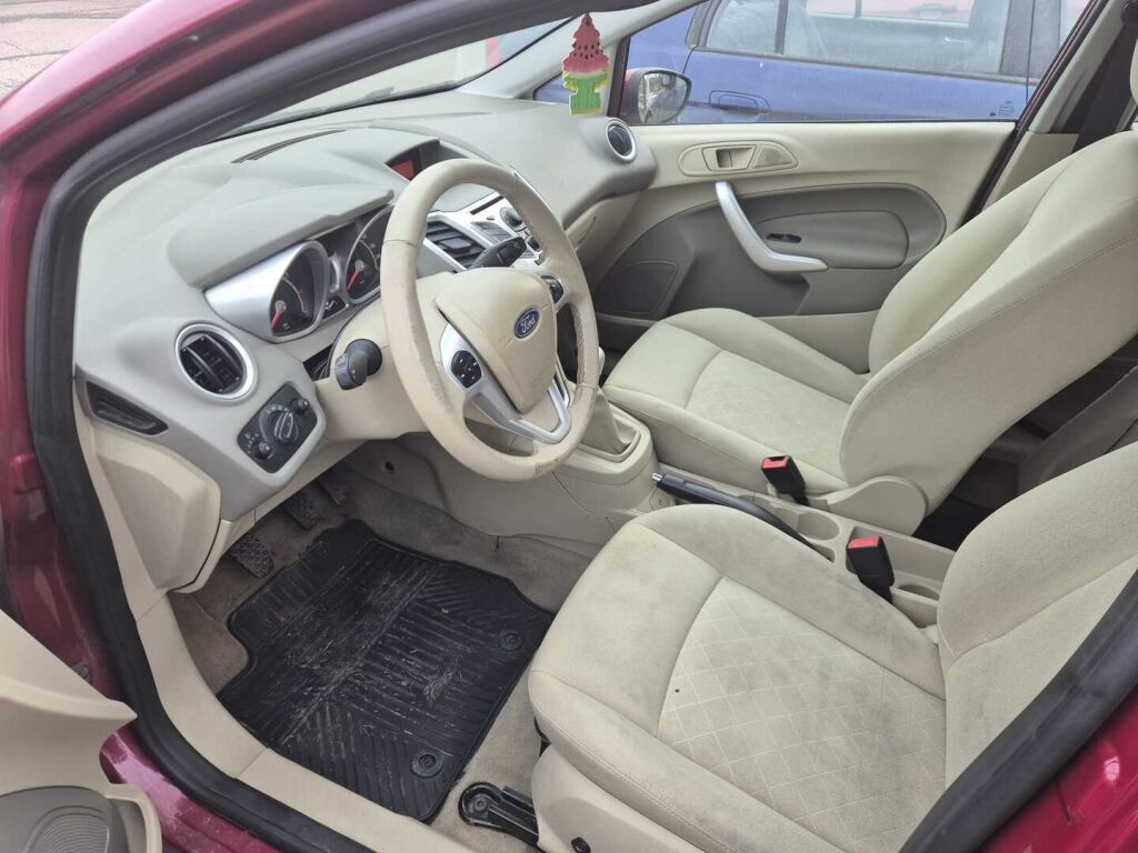 Ford Fiesta 2009 Punainen