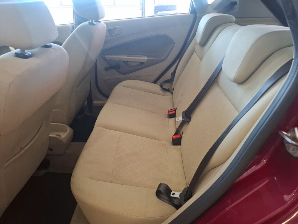 Ford Fiesta 2009 Punainen