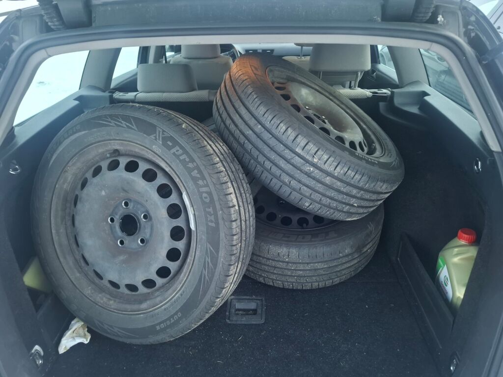 Volkswagen Passat 2009 Ruskea (beige)