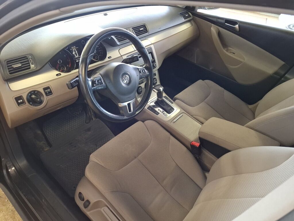 Volkswagen Passat 2009 Ruskea (beige)