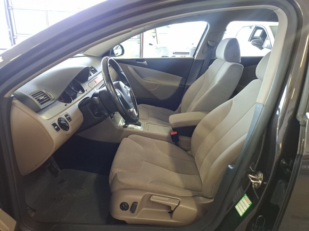 Volkswagen Passat 2009 Ruskea (beige)