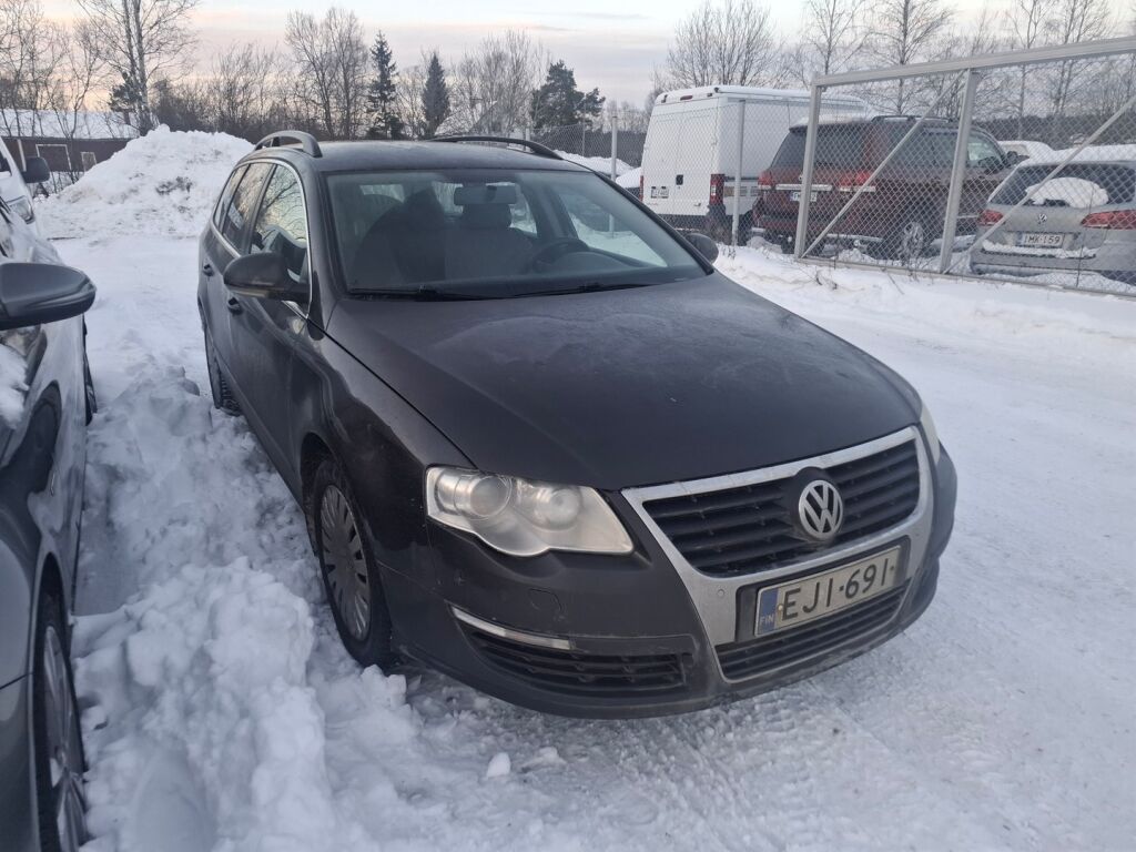 Volkswagen Passat 2009 Ruskea (beige)