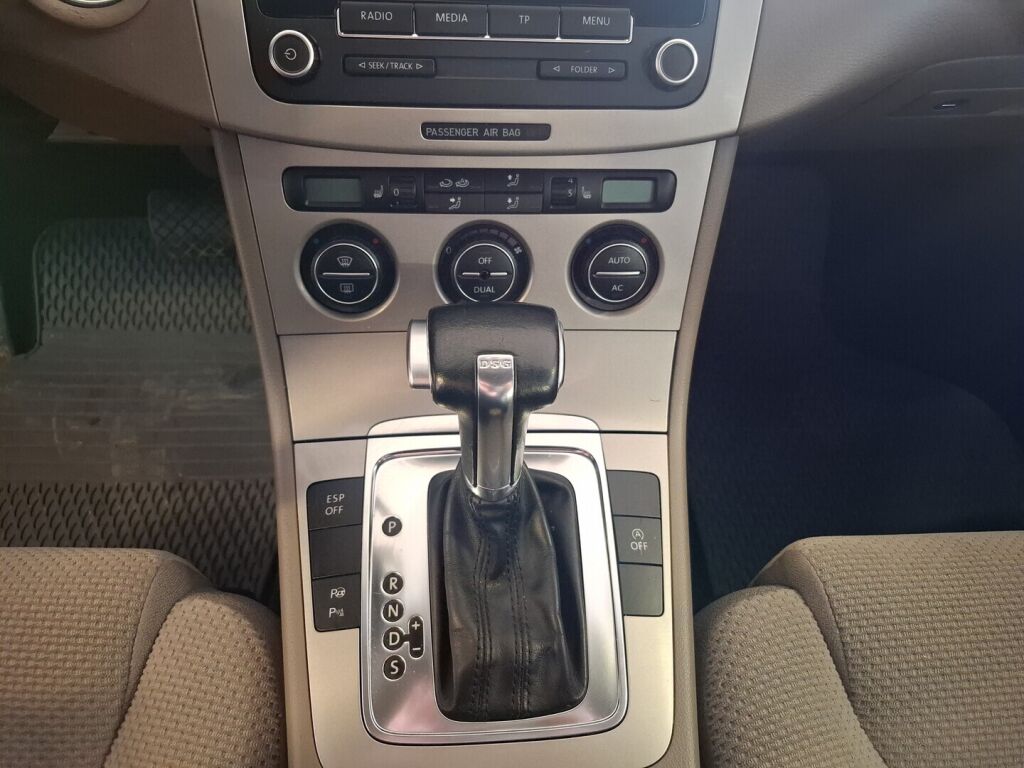 Volkswagen Passat 2009 Ruskea (beige)