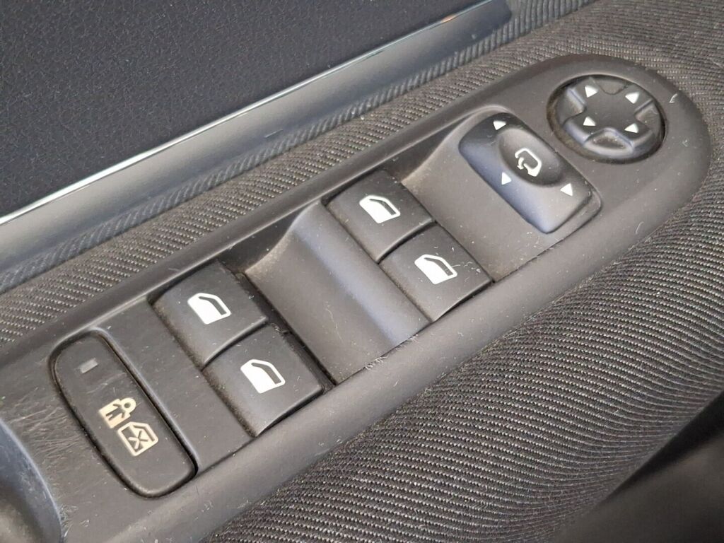 Peugeot 3008 2010 Musta