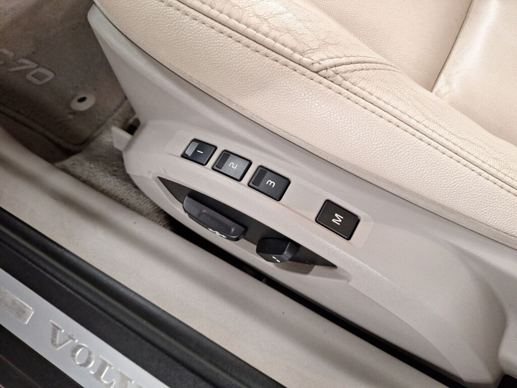 Volvo C70 2010 Punainen