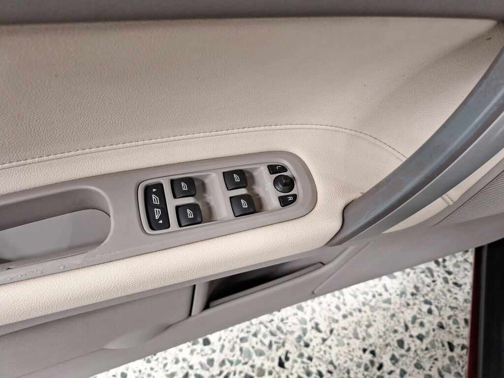 Volvo C70 2010 Punainen