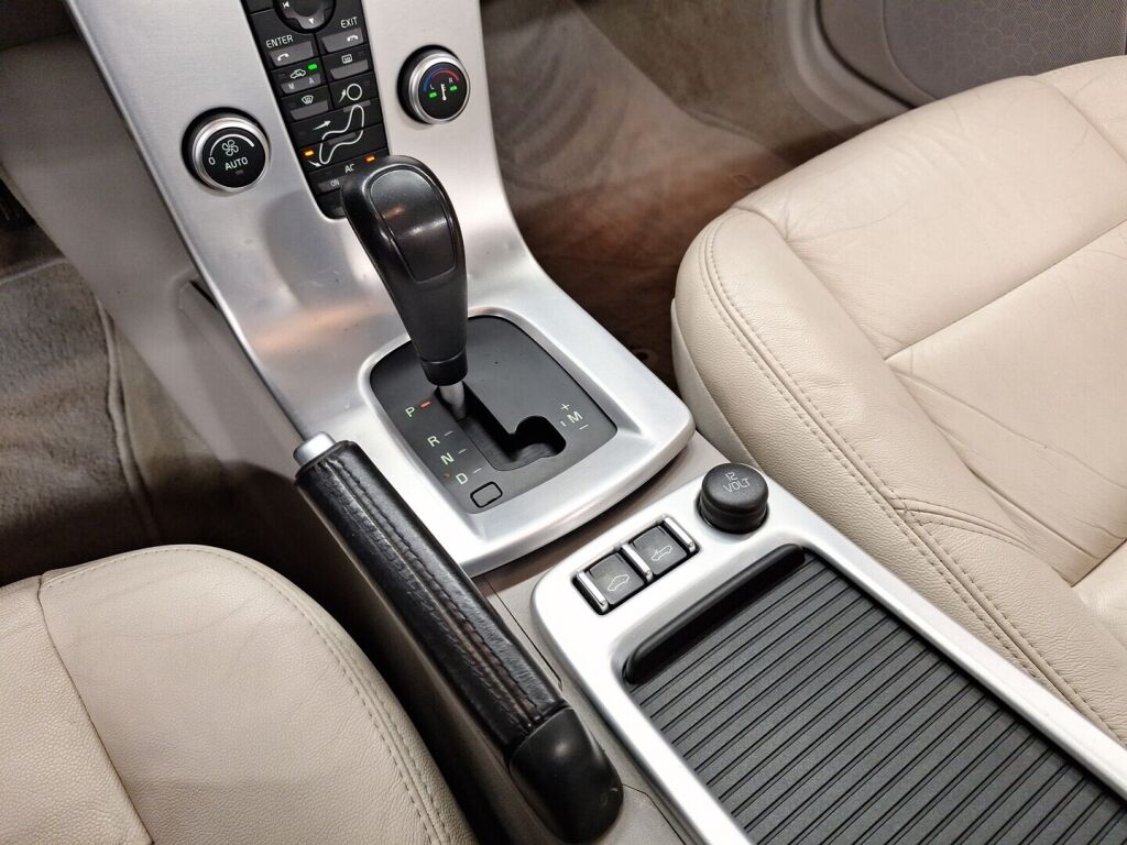 Volvo C70 2010 Punainen