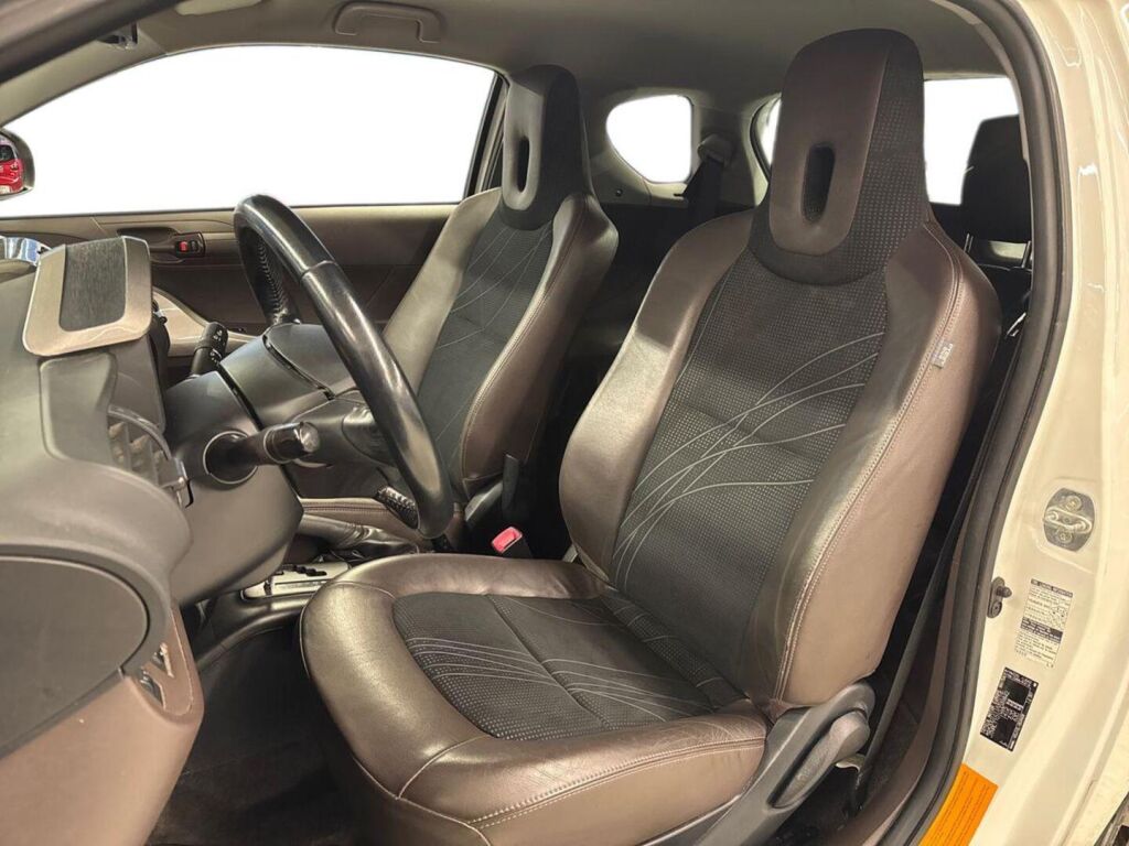 Toyota iQ 2010 Metallinhohto Valkoinen