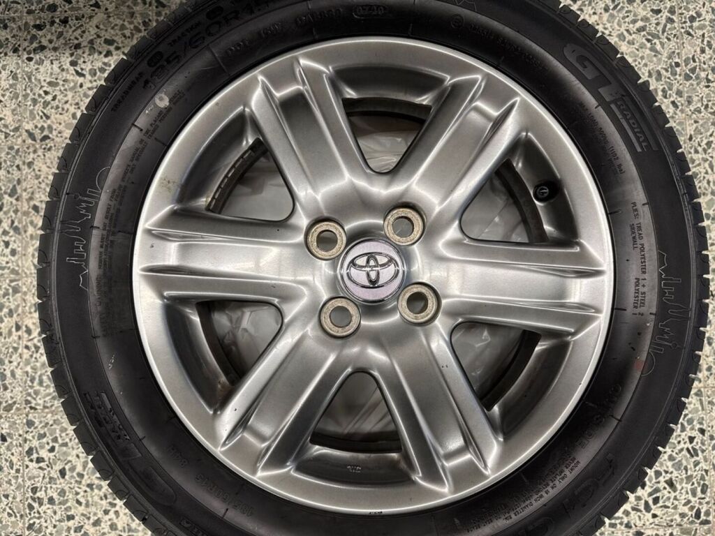 Toyota iQ 2010 Metallinhohto Valkoinen