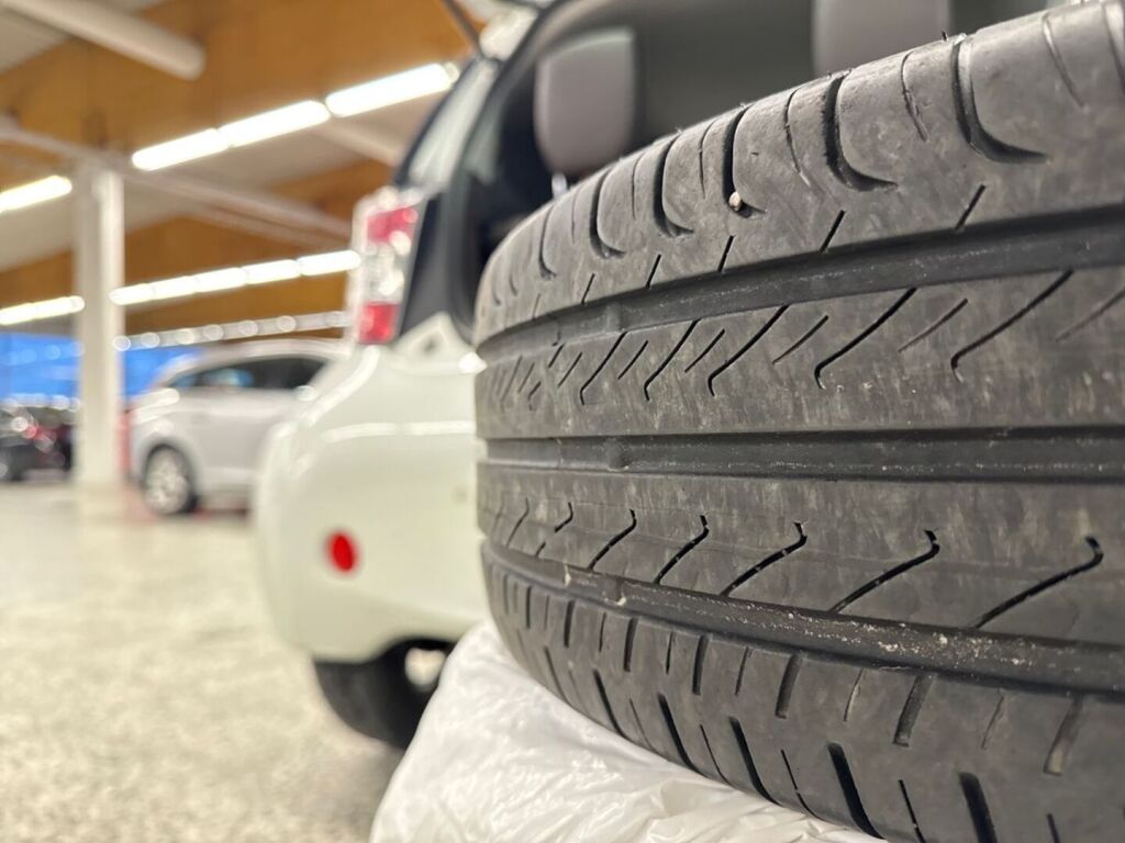 Toyota iQ 2010 Metallinhohto Valkoinen