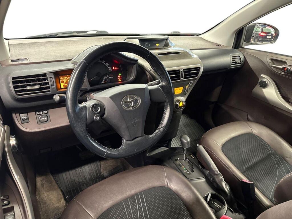 Toyota iQ 2010 Metallinhohto Valkoinen