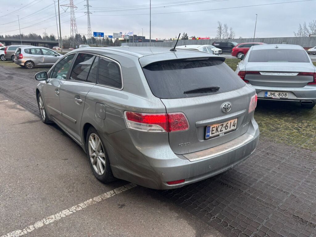 Toyota Avensis 2010 Harmaa