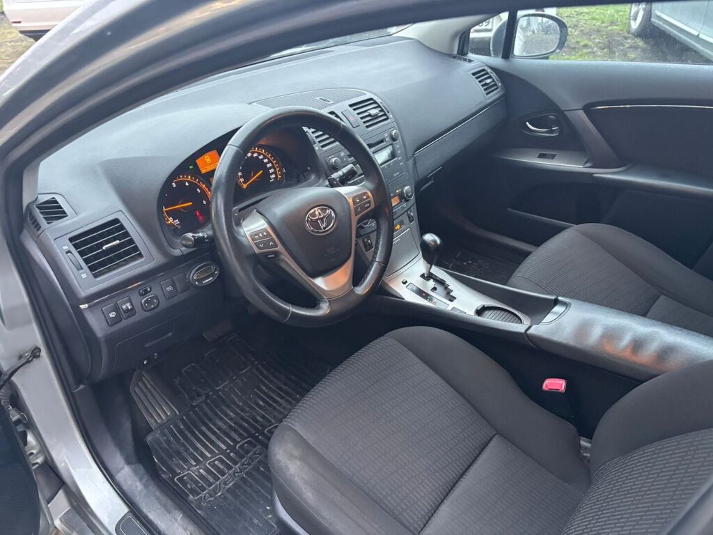 Toyota Avensis 2010 Harmaa