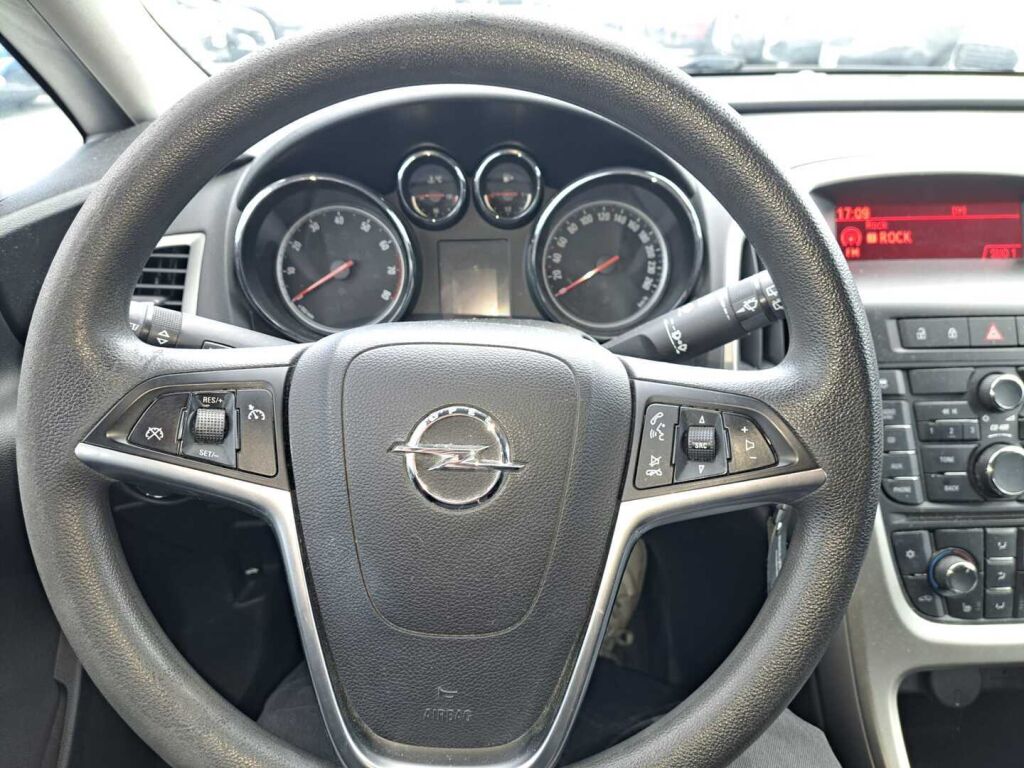Opel Astra 2010 Punainen