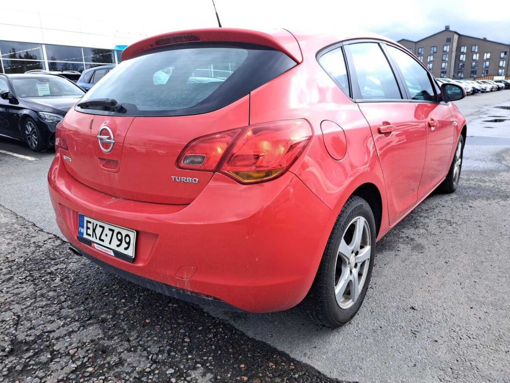 Opel Astra 2010 Punainen