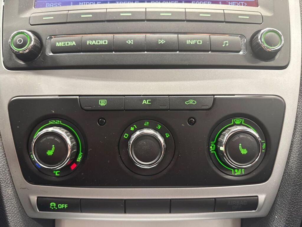Skoda Octavia 2010 Punainen