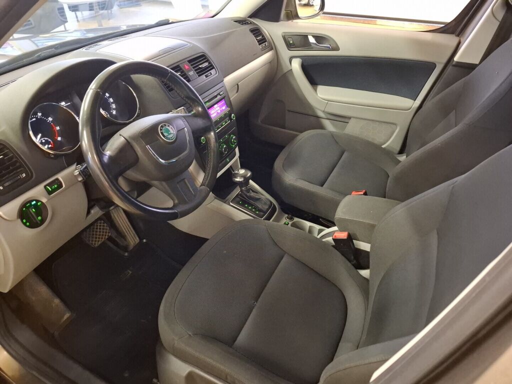 Skoda Yeti 2010 Ruskea (beige)